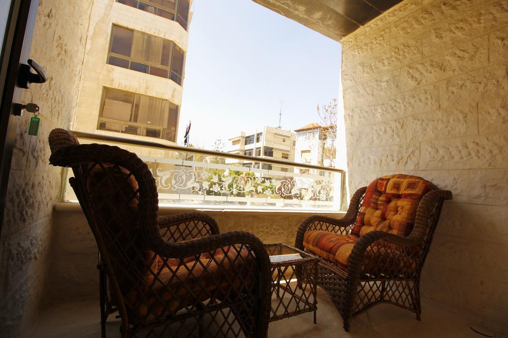 Aqarco Shmeisani Apartments Amman Exterior photo