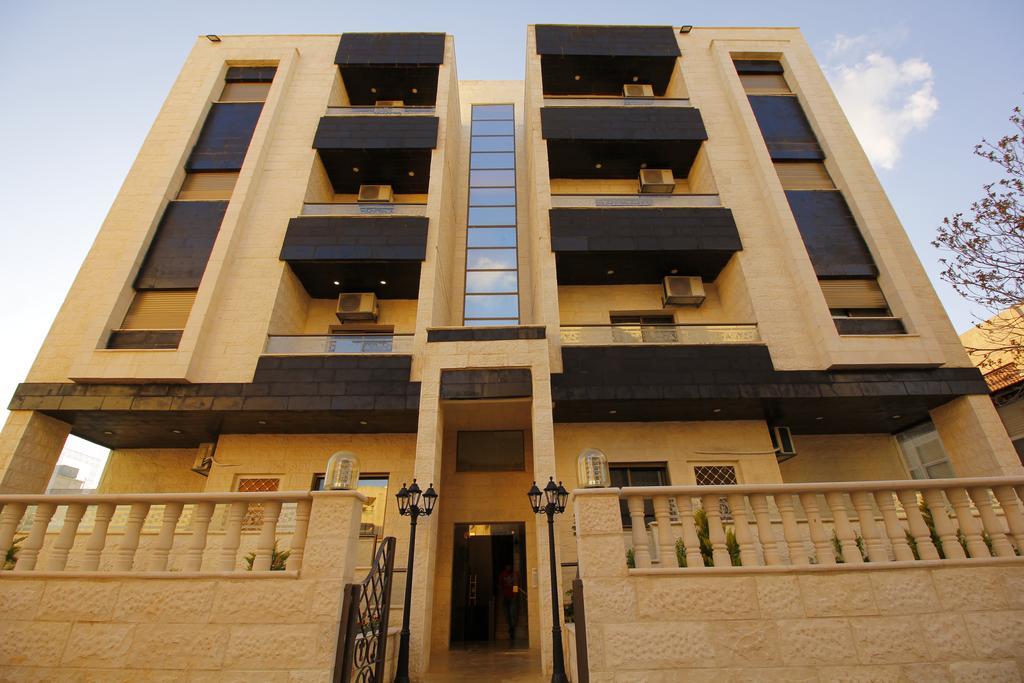 Aqarco Shmeisani Apartments Amman Exterior photo